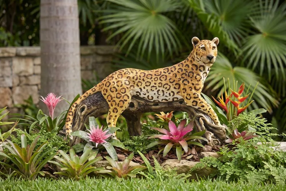 Leopard's Kingdom Garden Statue