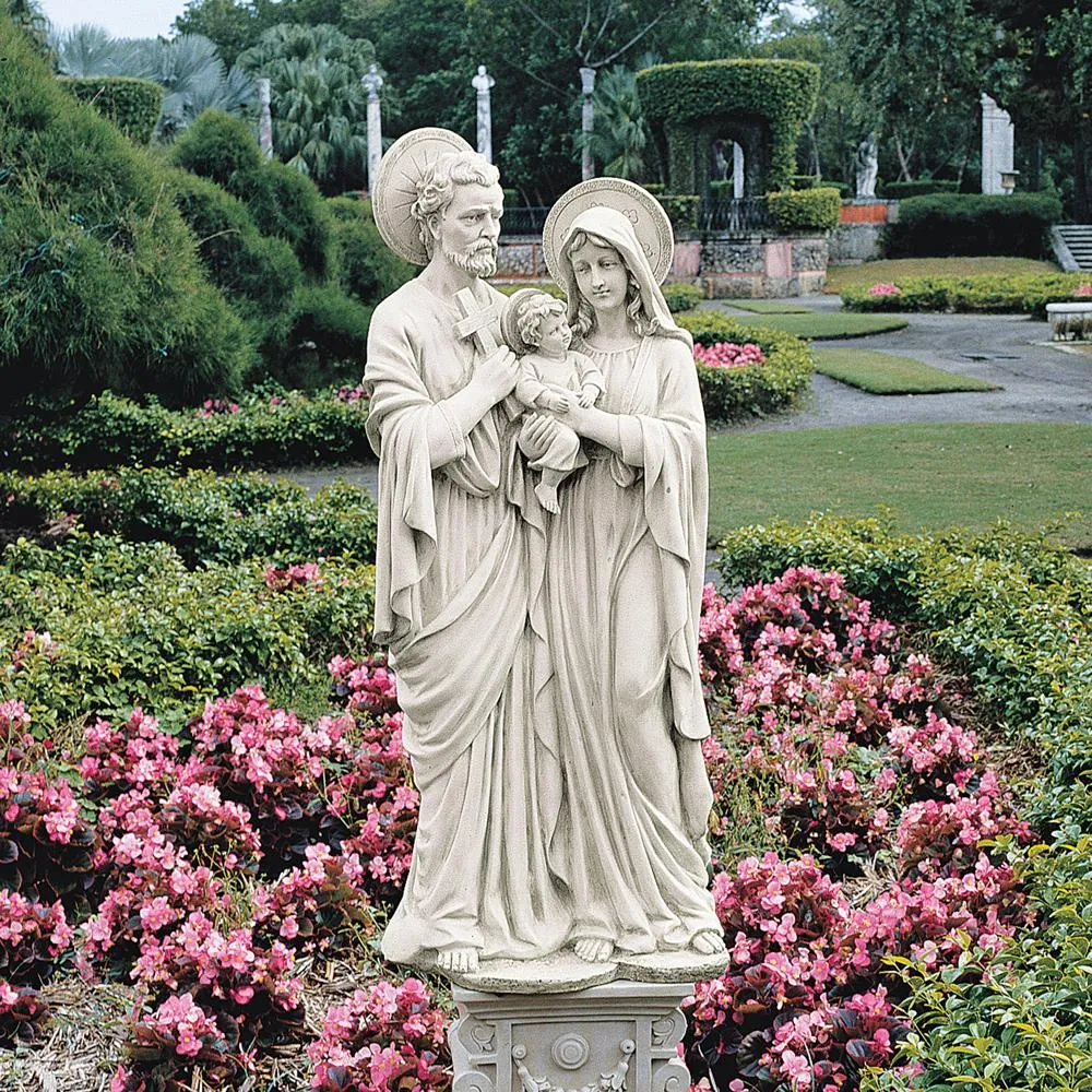 The Holy Family Statue: Grande