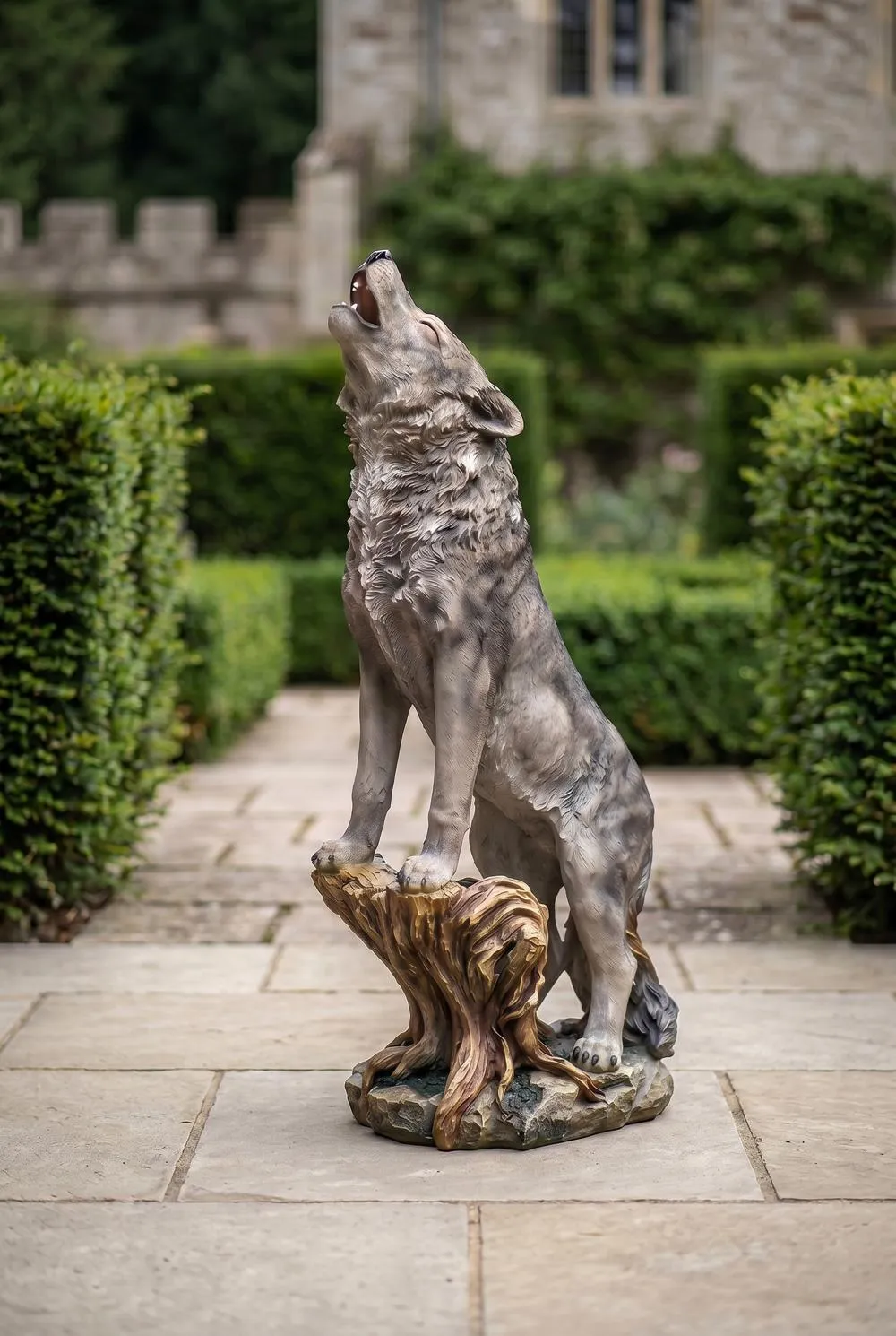 Howling Lone Wolf Garden Statue