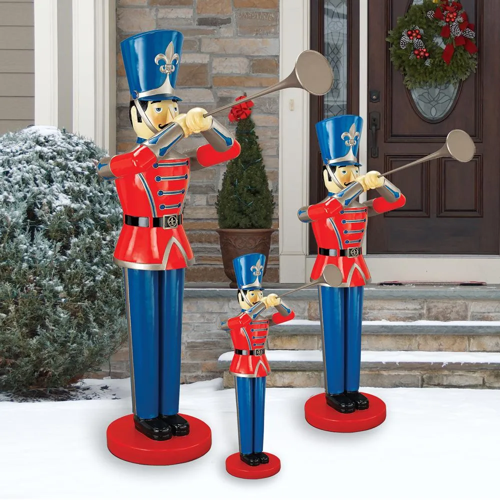 Trumpeting Soldier Statue: Giant