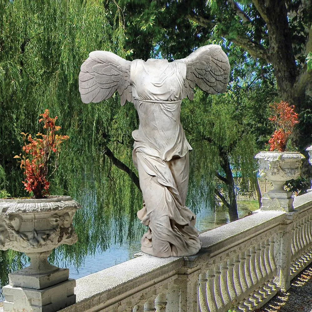 Nike of Samothrace Statue: Grande