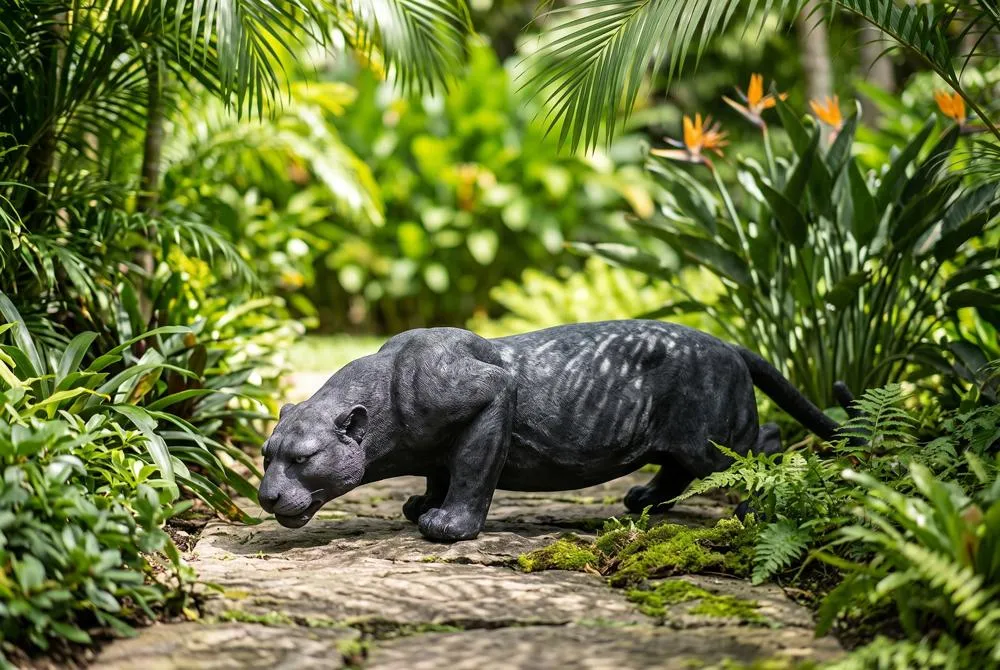 Grande Black Panther Statue
