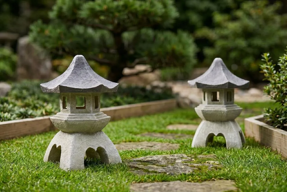 Asian Temple Pagoda Lantern Statue: Set of Two Medium