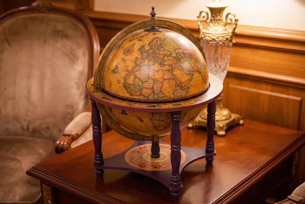 Sixteenth Century Italian Replica Tabletop Globe Bar