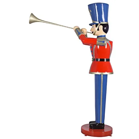 Trumpeting Soldier Statue: Giant