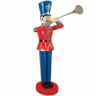 Trumpeting Soldier Statue: Giant